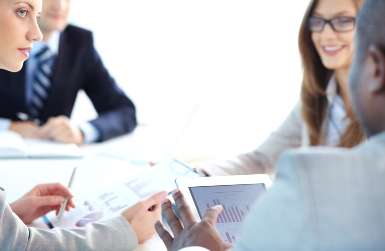 Session de planification financière personnalisée avec documents et stratégies d'investissement