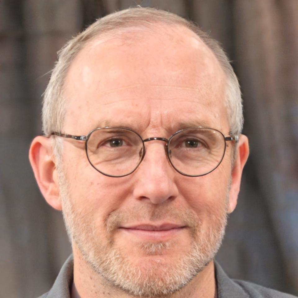 Portrait professionnel de Denis Fortier, conseiller en investissement
